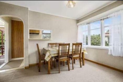 Photo of property in 8 Maunder Place, New Lynn, Auckland, 0600