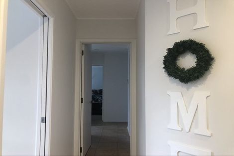 Photo of property in 2/4 Currell Way, Somerville, Auckland, 2014