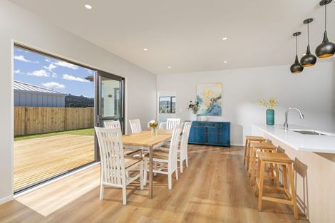 Photo of property in 39 Mcindoe Road, Kumeu, 0810