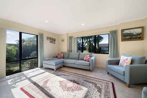 Photo of property in 4 Russett Grove, Henderson, Auckland, 0612