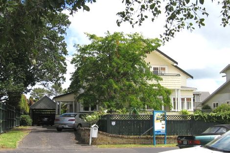 Photo of property in 11 Bridge View Road, Birkenhead, Auckland, 0626