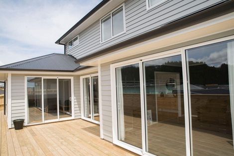 Photo of property in 8 Roundhouse Close, Whitby, Porirua, 5024