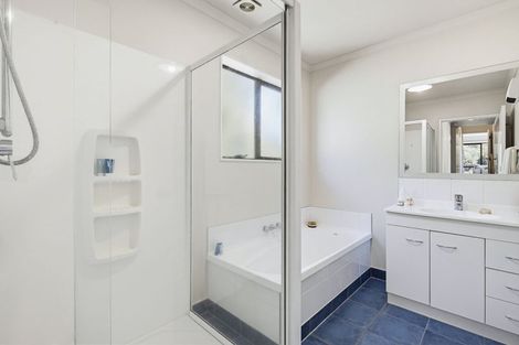Photo of property in 11 Angle Street, Picton, 7220