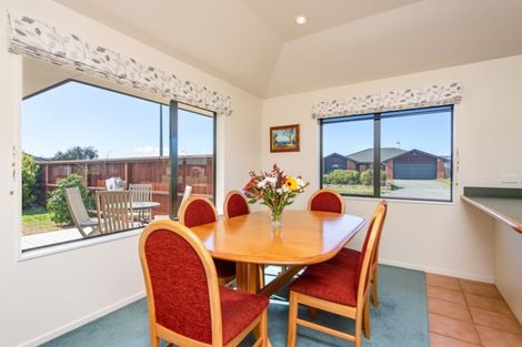 Photo of property in 146 Guildford Drive, Paraparaumu Beach, Paraparaumu, 5032