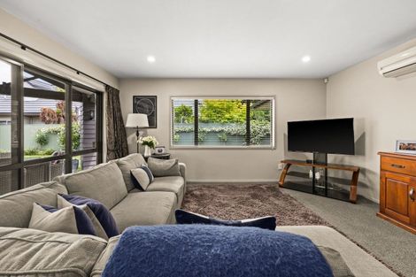 Photo of property in 323 Southland Place, Raureka, Hastings, 4120
