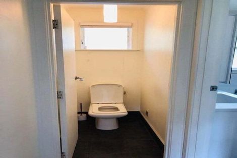 Photo of property in 61 Peach Road, Glenfield, Auckland, 0629
