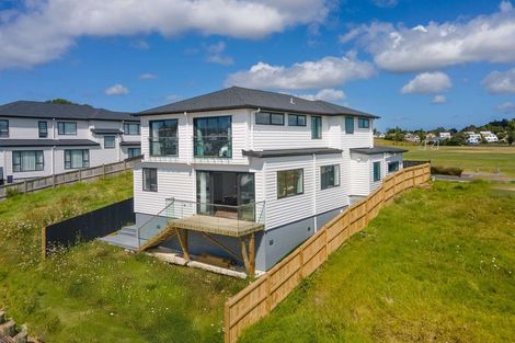 Photo of property in 33 Baumea Rise, Massey, Auckland, 0614