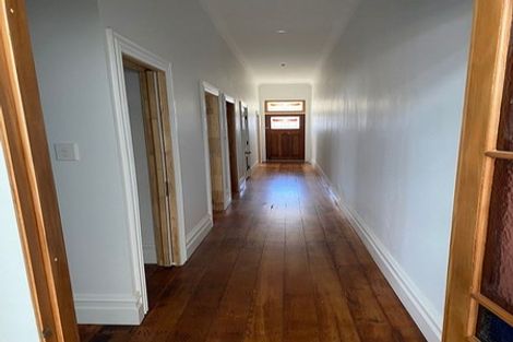 Photo of property in 17 Te Wharepouri Street, Berhampore, Wellington, 6023