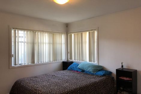 Photo of property in 9 Kirrie Avenue, Te Atatu South, Auckland, 0610