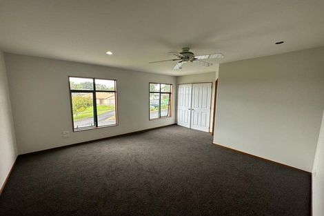 Photo of property in 15 Rosebay Rise, Henderson, Auckland, 0610