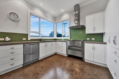 Photo of property in 30 Puriri Street, Hawera, 4610