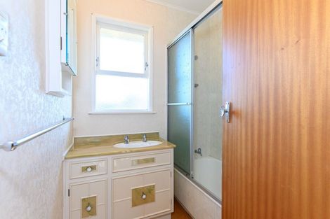 Photo of property in 92 Colwill Road, Massey, Auckland, 0614