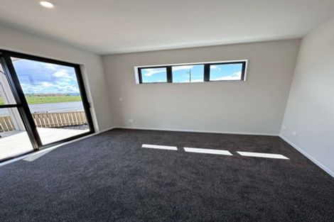 Photo of property in 30 Auranga Drive, Karaka, 2113