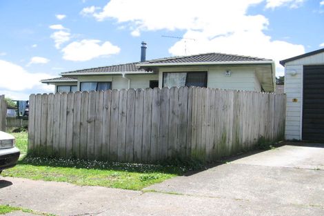 Photo of property in 2/30 Heathberry Close, Papatoetoe, Auckland, 2025