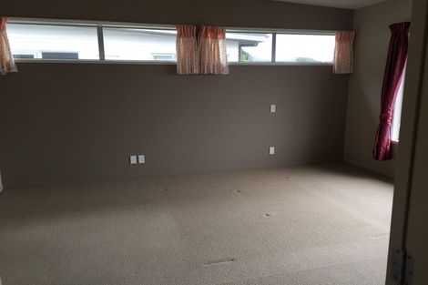 Photo of property in 23 Tamworth Crescent, Newlands, Wellington, 6037