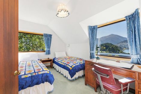 Photo of property in 75 Cedar Drive, Kelvin Heights, Queenstown, 9300