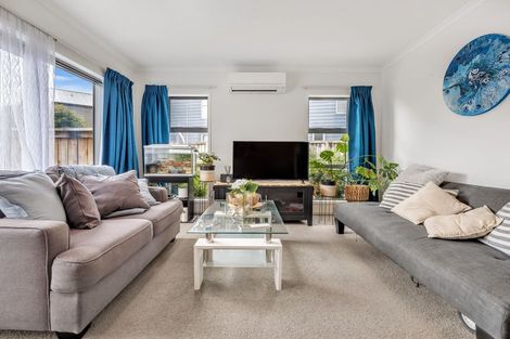 Photo of property in 2/5 Jones Crescent, Melville, Hamilton, 3206