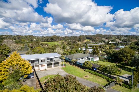 Photo of property in 35 Kemp Road, Massey, Auckland, 0614