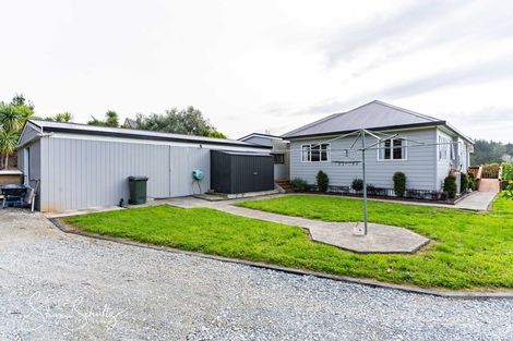 Photo of property in 17 Hook Road, Paparoa, 0571