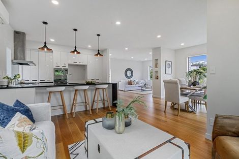 Photo of property in 487a East Coast Road, Murrays Bay, Auckland, 0630