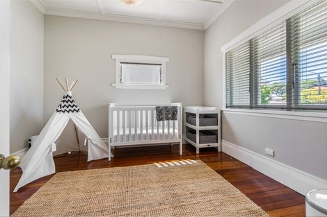 Photo of property in 2 Tennyson Street, Northcote Point, Auckland, 0627