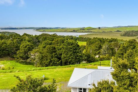 Photo of property in 308b Arapaoa Road, Tinopai, Matakohe, 0593