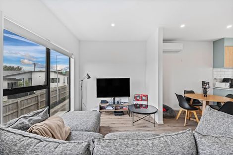 Photo of property in 6/107 Hobsonville Road, West Harbour, Auckland, 0618