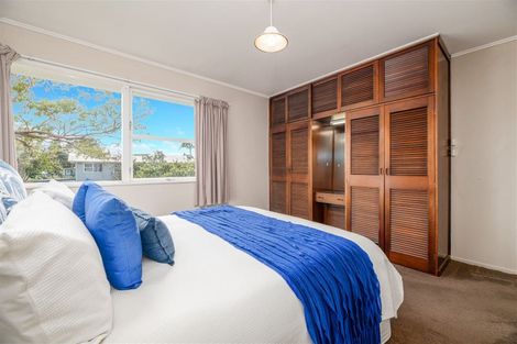 Photo of property in 2 Ashbourne Place, Glendene, Auckland, 0602