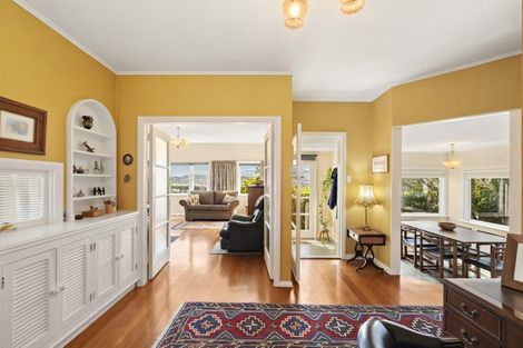 Photo of property in 70 Nevay Road, Karaka Bays, Wellington, 6022