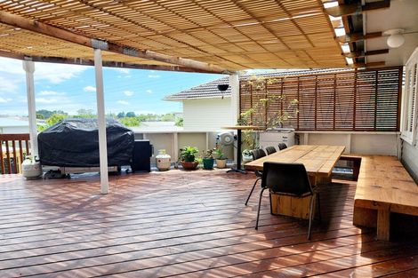 Photo of property in 4 Paton Avenue, Te Atatu South, Auckland, 0610