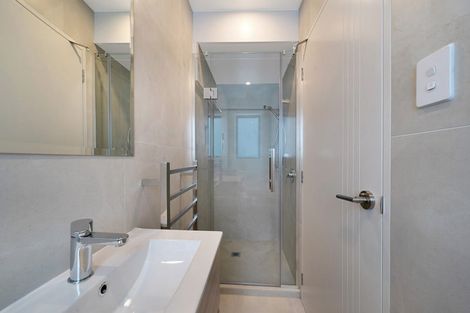 Photo of property in 3/105 Hobsonville Road, West Harbour, Auckland, 0618