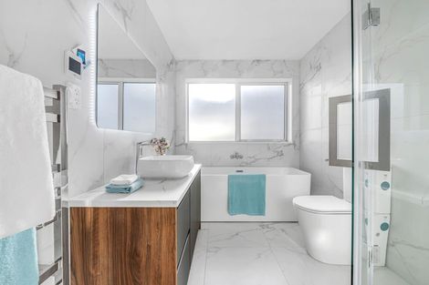 Photo of property in 18 Bushfield Drive, Flat Bush, Auckland, 2019