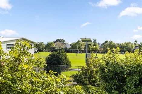 Photo of property in 4/15 Harbour View Road, Te Atatu Peninsula, Auckland, 0610