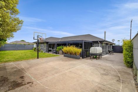 Photo of property in 122 Pohutukawa Place, Waiwhakaiho, New Plymouth, 4312