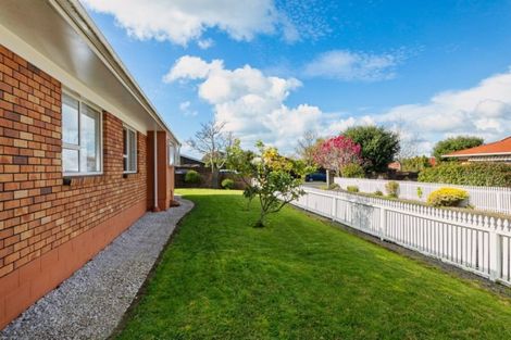 Photo of property in 2/171 Pigeon Mountain Road, Half Moon Bay, Auckland, 2012