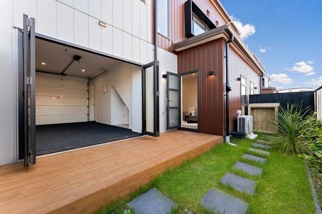 Photo of property in 729 Massey Road, Mangere, Auckland, 2022