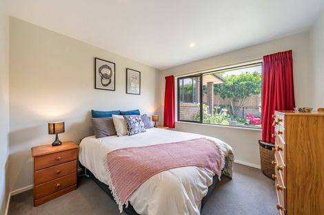 Photo of property in 14 Tararua Close, Aotea, Porirua, 5024