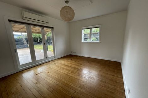 Photo of property in 80 Kaurilands Road, Titirangi, Auckland, 0604