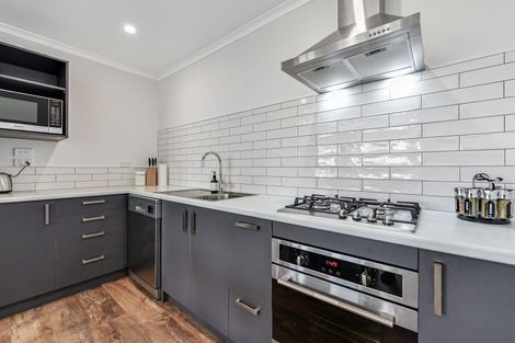 Photo of property in 28u2 Mckay Drive, Temple View, Hamilton, 3218