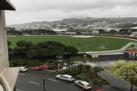 Photo of property in Grandstand Apartments, 10/80u Kent Terrace, Mount Victoria, Wellington, 6011