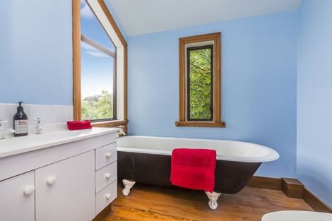 Photo of property in 50 Garden Road, Northland, Wellington, 6012