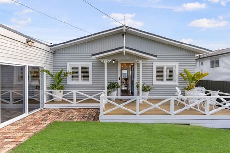 Photo of property in 1/126 Rangatira Road, Beach Haven, Auckland, 0626