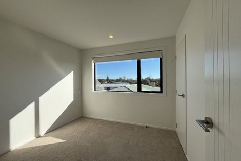 Photo of property in 27 Dawnhaven Drive, Te Atatu Peninsula, Auckland, 0610