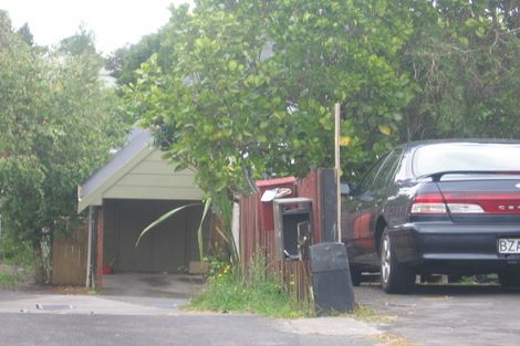 Photo of property in 2/15 Sunward Rise, Glenfield, Auckland, 0629