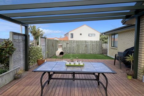 Photo of property in 9 Meharg Place, Fairview Heights, Auckland, 0632