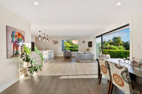 Photo of property in 13 Vogwill Road, Kumeu, 0810