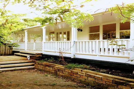 Photo of property in 2a Waller Avenue, Bucklands Beach, Auckland, 2012