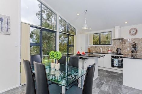 Photo of property in 17 Valley View Road, Glenfield, Auckland, 0629