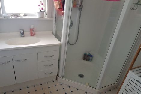 Photo of property in 37 Edmonton Road, Henderson, Auckland, 0612