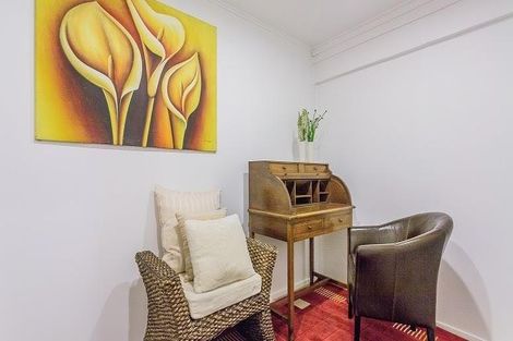 Photo of property in 17 Valley View Road, Glenfield, Auckland, 0629